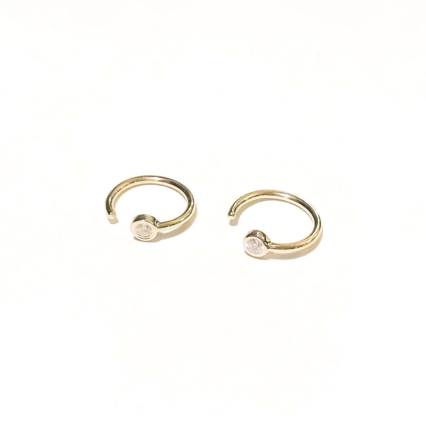 Diamond Cuffs 18 kt gold diamond earring, top view.