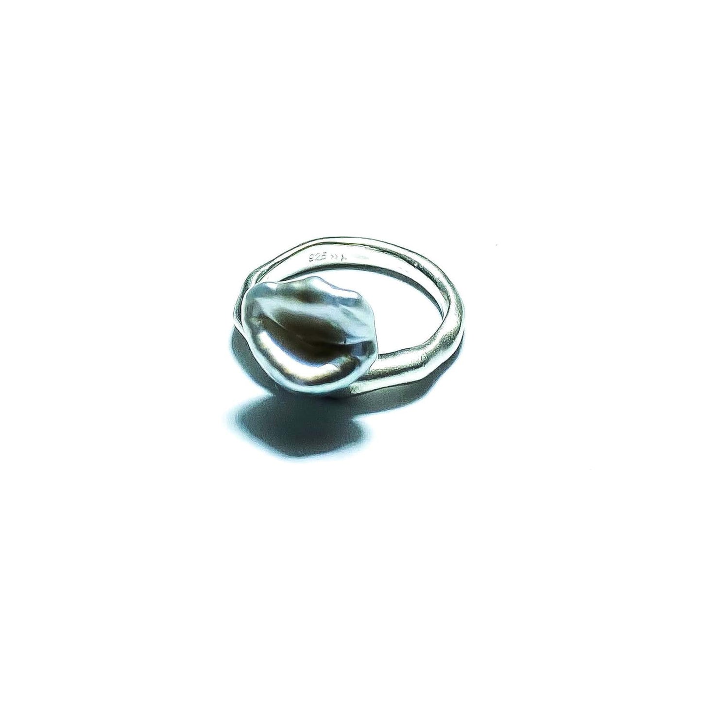 Keshi Curves gold plated silver Tahiti pearl ring, top view.