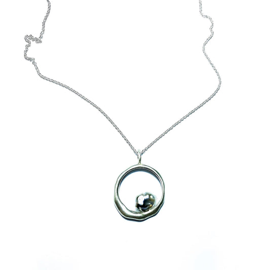 Keshi Curves silver pearl necklace, front view.