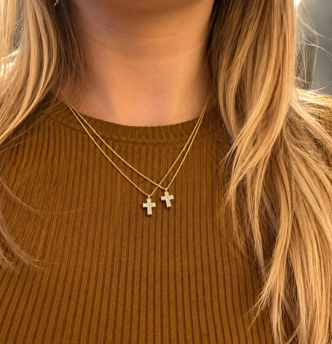 Guld kors med diamanter i 14 kt guld