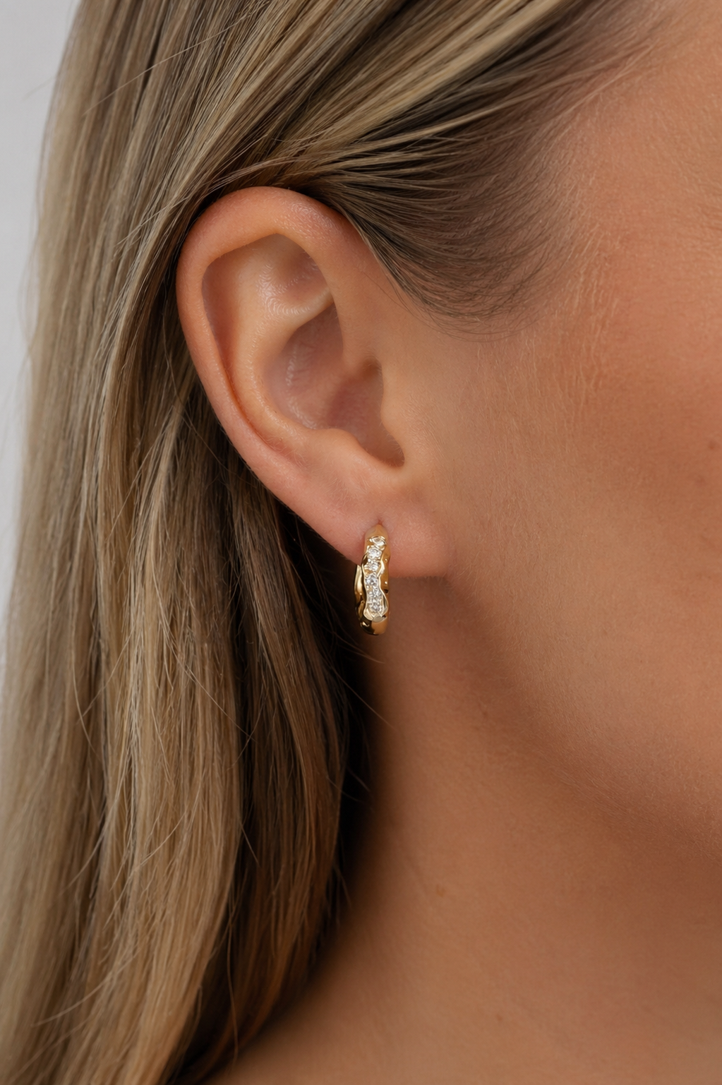 Luna Exclusiva kreoler i 14 kt. Guld med diamanter