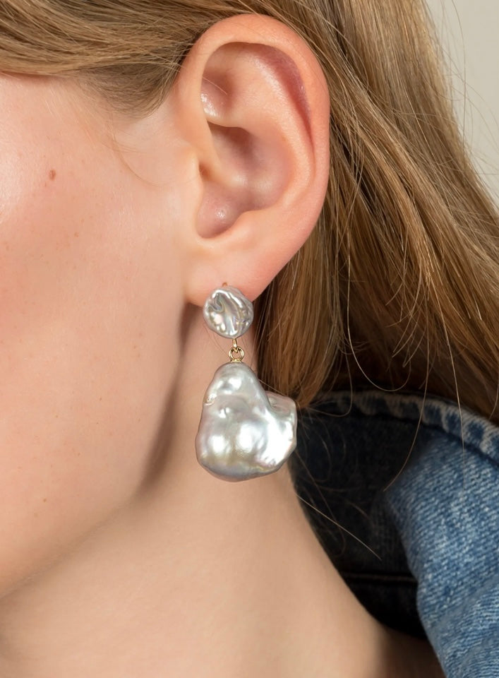 Baroque 14 kt gold freshwater pearl earrings