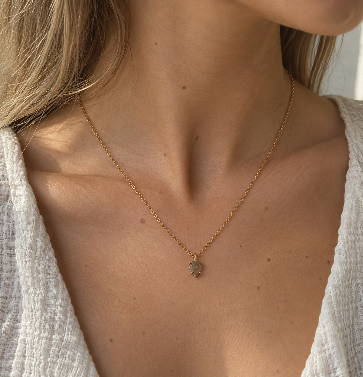 Fancy Opaque diamant vedhæng i 18 kt guld