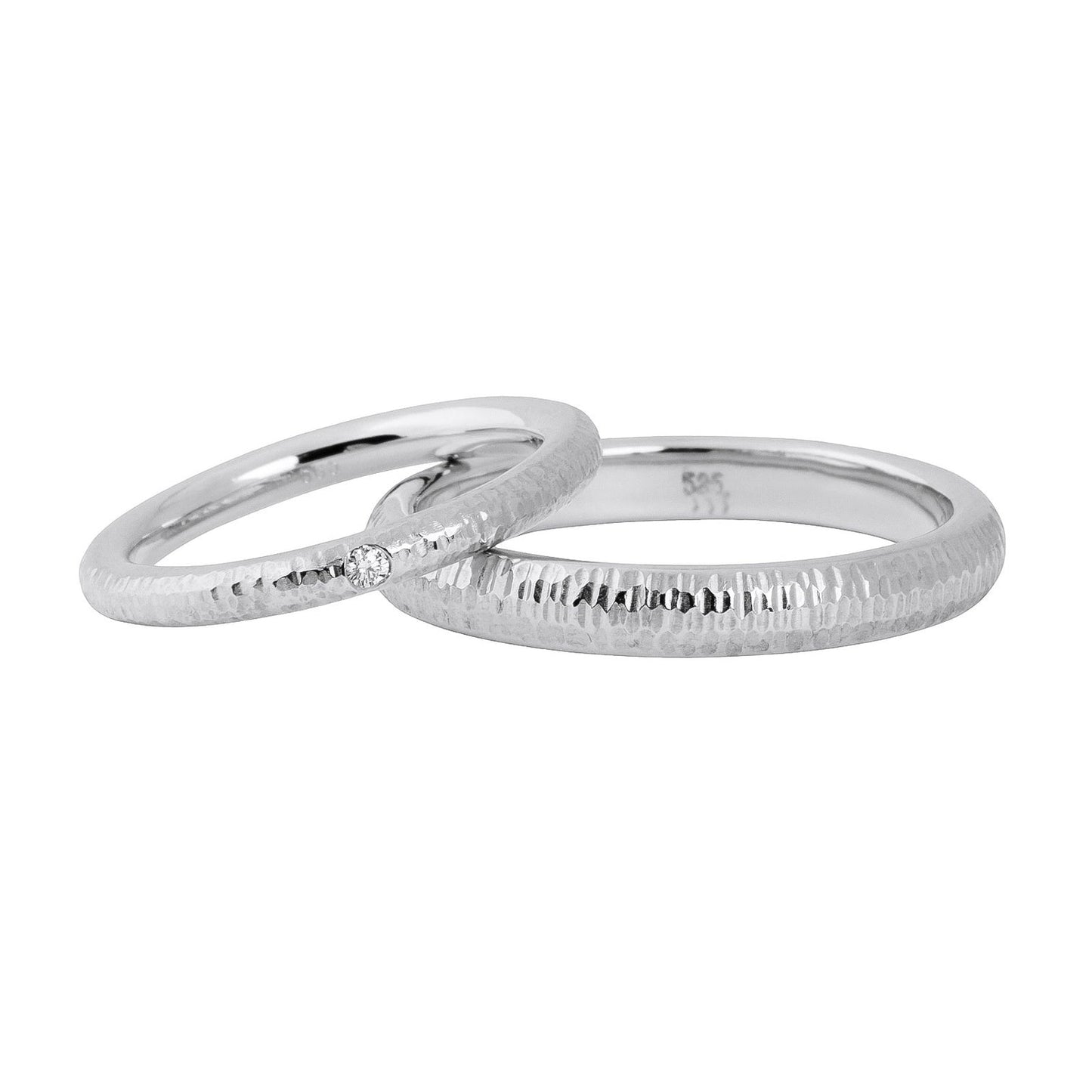 Classy 14 kt white gold wedding ring, front view.