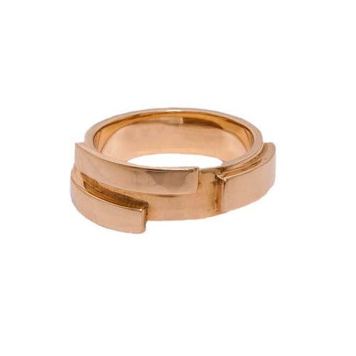 Plate 14 kt gold wedding ring, front view.