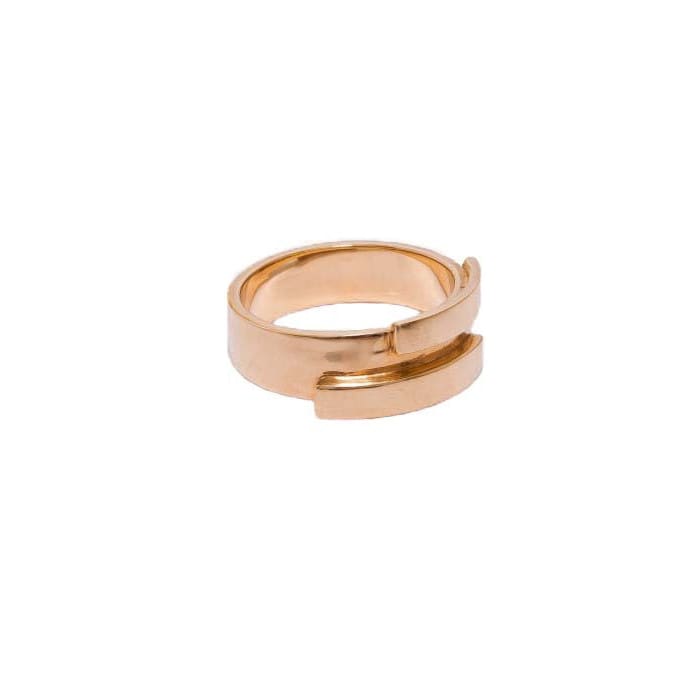 Plate 14 kt gold wedding ring, top view.