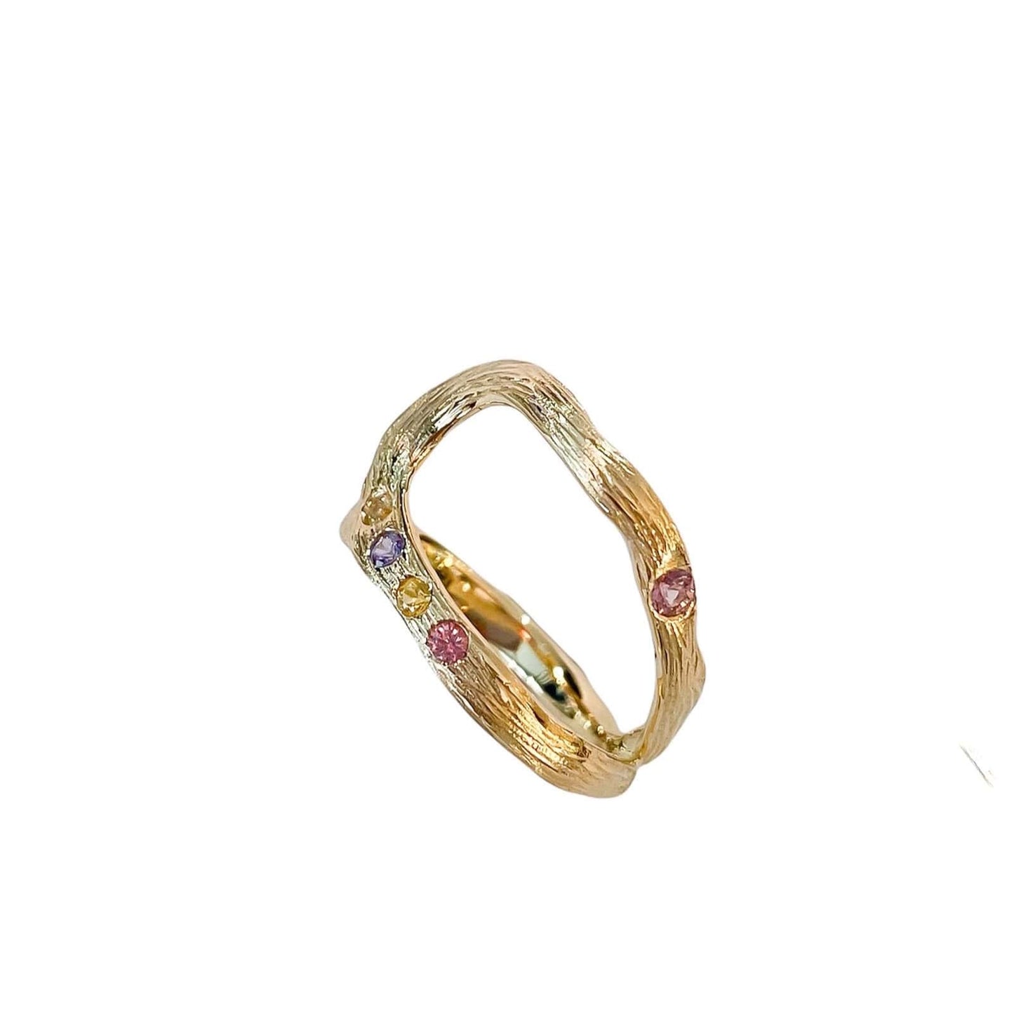 Simone Noa Oceania 14 kt gold sapphire ring, side view.