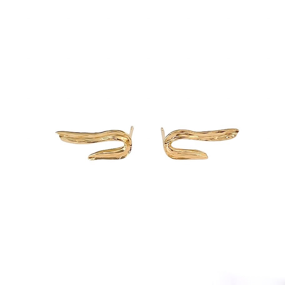 Simone Noa Oceania Small gold plated silver earrings, side view.