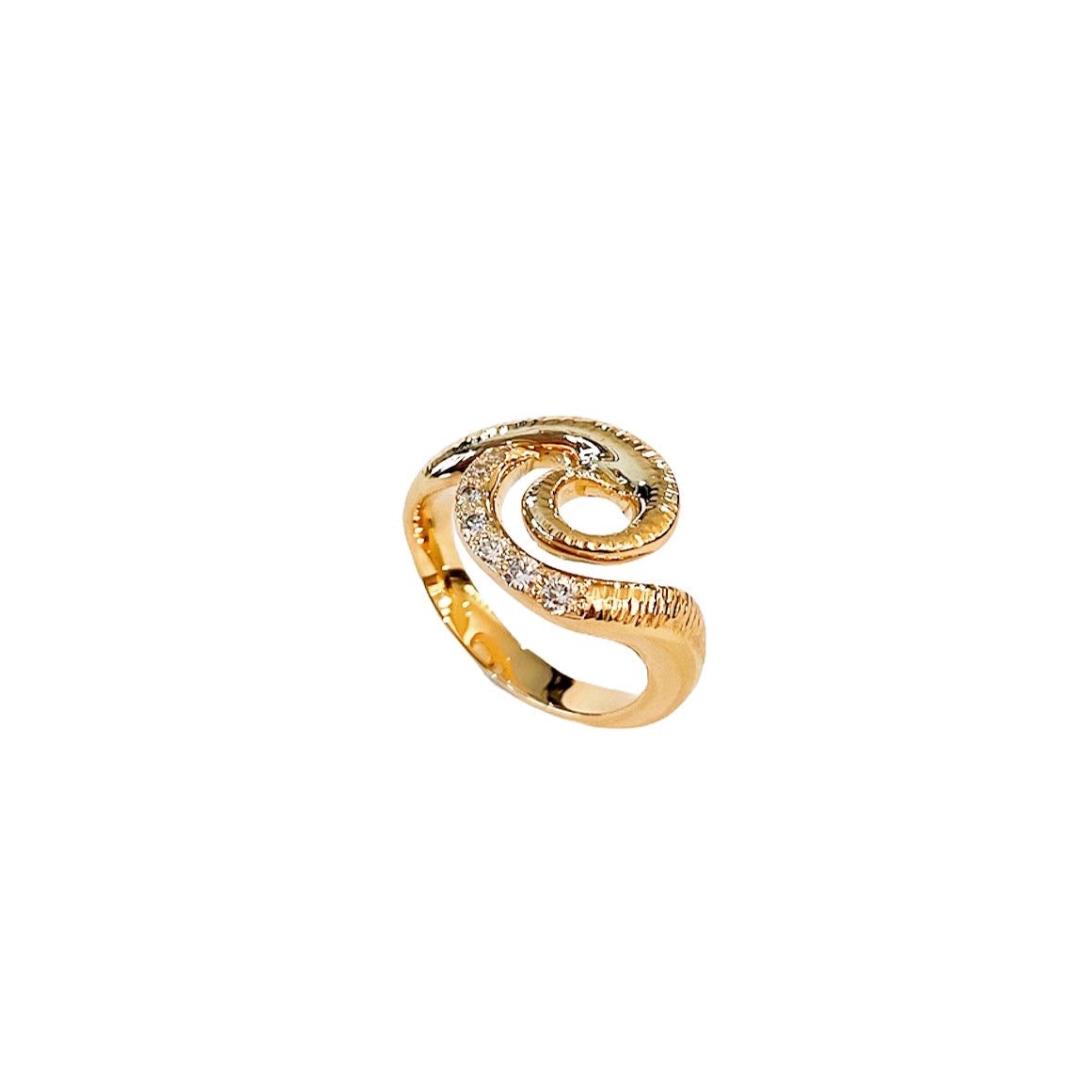 Surrea 14 kt gold diamond ring.