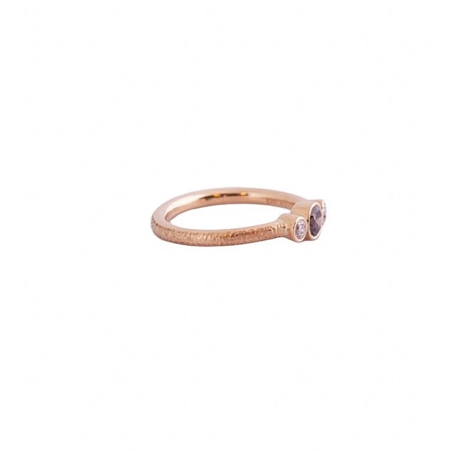 Trippel Diamond 14 kt gold diamond engagement ring, side view.